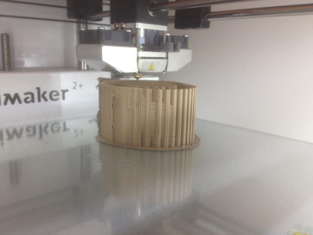 bronzeFill on his Ultimaker 2+ bronzeFill on his Ultimaker 2+